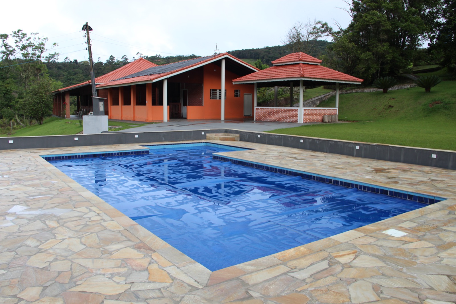 Piscina com prainha