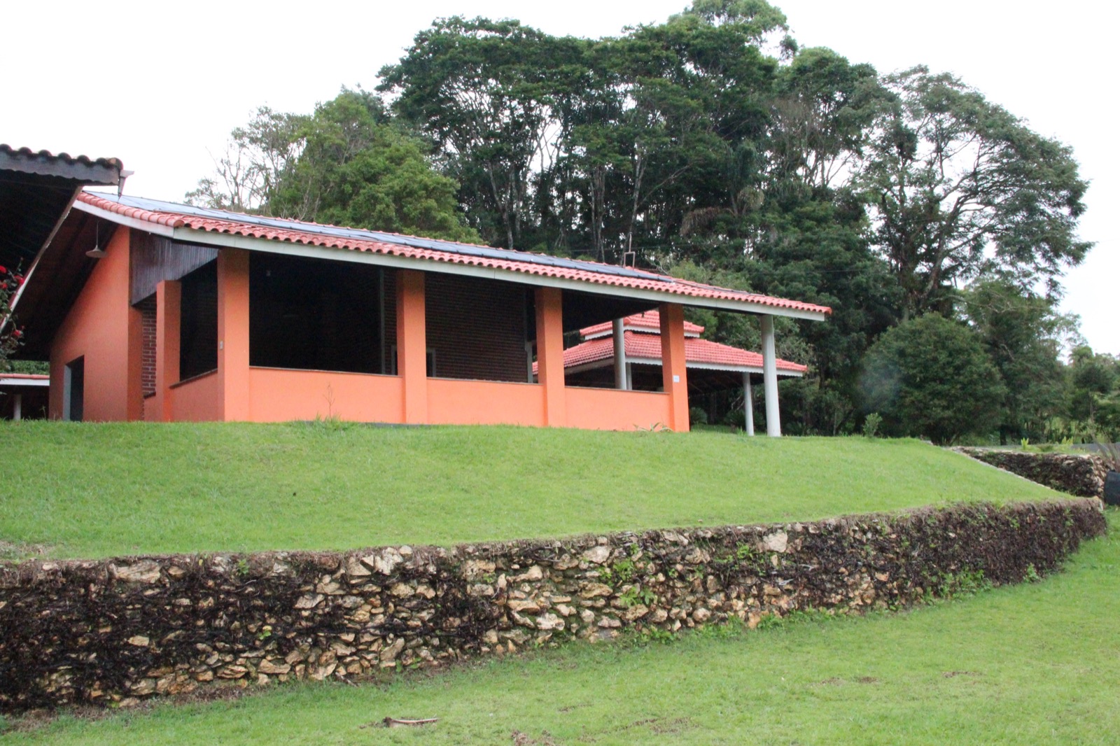 Cozinha caipira anexa à casa sede
